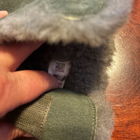 UGG Logo Strap Fur Boots in Excellent Condition size 8 - Picture 15 of 16